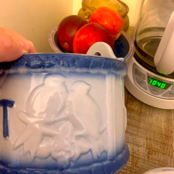 Victoria ironstone vintage blue bird salt box. No cracks or chips. - Picture 7 of 10